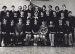 1979-1980 гг. 10Б. Верхний ряд: Соколов Михаил, Налимов Андрей, Жабрева Светлана, Кукушкин Сергей, Панов Олег, Голубева Лариса, Ягодин Аркадий, Седов Николай, Макарова Татьяна, Наумов Андрей. Средний ряд: Морозов Андрей, Помазан Анна, Приказчикова Ольга, Иванова Ира, Рябинина Ира, Вишнякова Валя, Лысенкова Татьяна, Гривцова Ирина, Брядова Оля, Перегудов Юра. Нижний ряд (сидят): Бабошин Михаил, Сизов Александр, Воробьев Дмитрий, Шорникова Нина, Рябкова Валя, Назарова Анна Соломоновна, Обухова Жанна, Карякин Михаил, Варваров Сергей